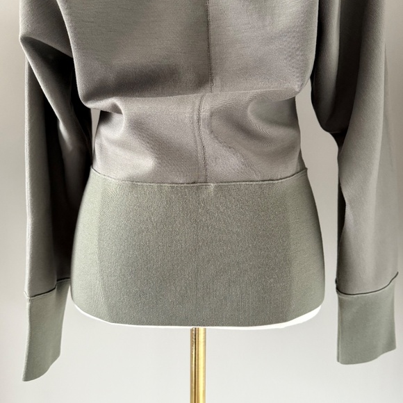 Theory Turtleneck Sweatshirt in Pale Green Army, Sz M (NWT) - Picture 7 of 9